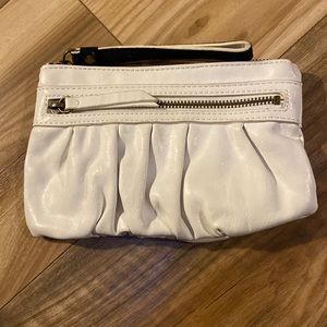 💥5 for $18💥 Simply Vera- Vera Wang white clutch wallet wristlet